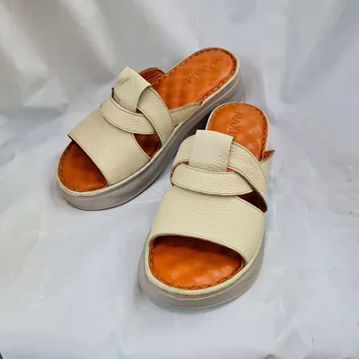 صندل طبی چرم ماکسیم زنانه مدل a3